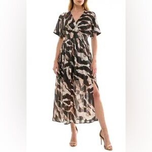 Socialite V-Neck black and cream Dolman Sleeve Dress NWT